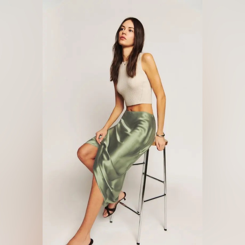 🛑SOLD🛑 NWOT Reformation Layla Silk Skirt in Artichoke - Picture 4 of 10